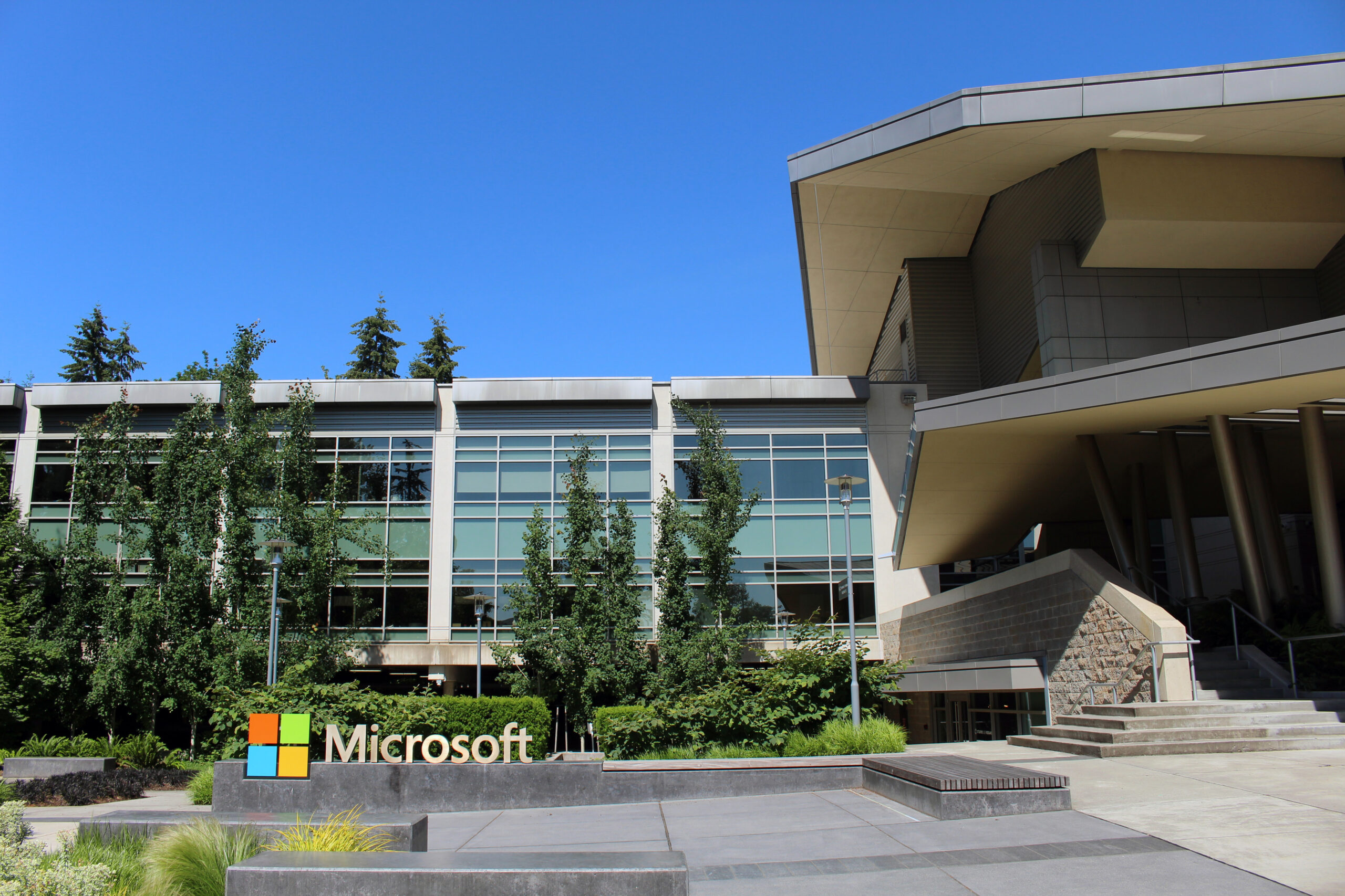 Microsoft investon 25 miliardë dollarë australianë në AI dhe cloud