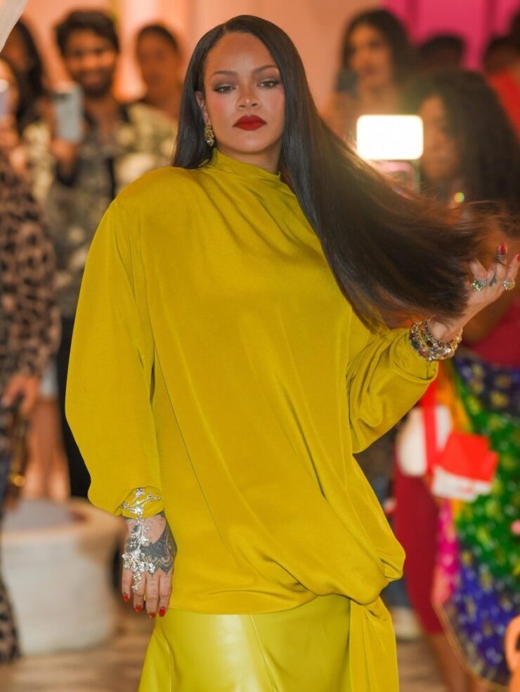 Rihanna stuns with two looks in India, alternating Mugler and Alaïa styles
