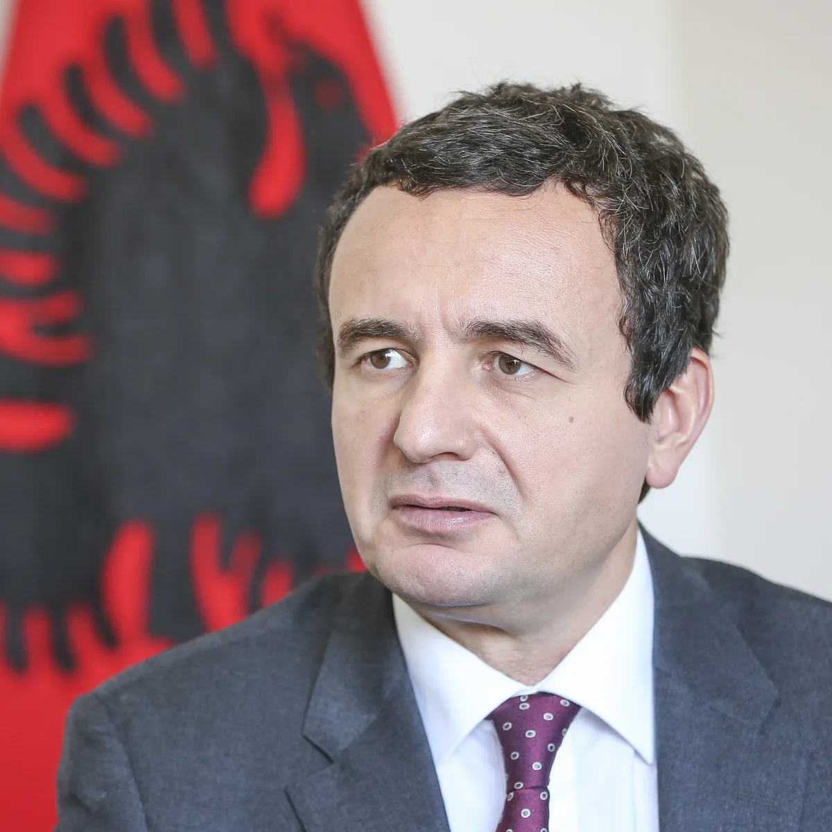 Kryeministri në detyrë, Albin Kurti, ka udhëtuar për vizitë zyrtare në Armeni.