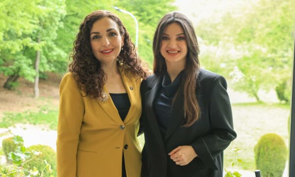 Jeta Statovci e Guxo i bashkohet Vjosa Osmanit