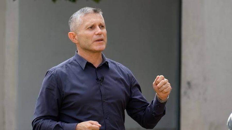 Burim Ramadani gjatë një paraqitjeje publike
