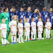Futbollistët e Interit të rreshtuar para një ndeshjeje