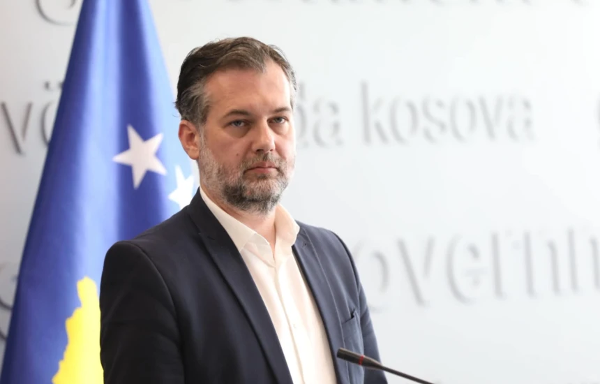 Hajrullah Çeku gjatë një paraqitjeje publike