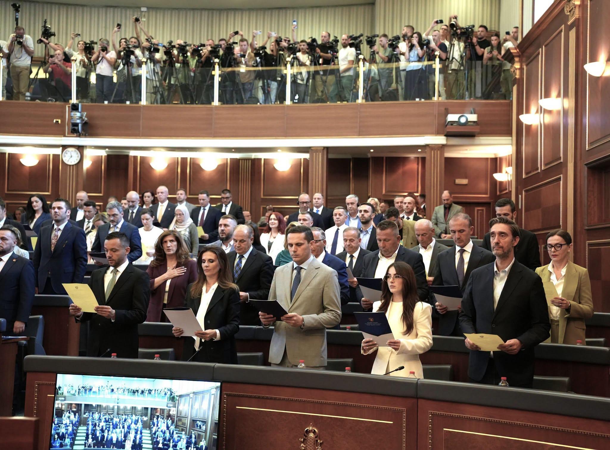 Deputetët e zgjedhur në sallën e Kuvendit të Kosovës