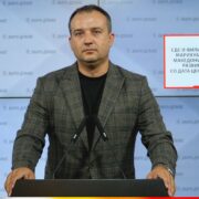 Deputeti i VMRO-DPMNE-së Mile Lefkov gjatë një konference për media
