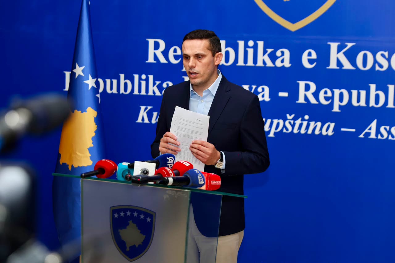 Përparim Gruda gjatë paraqitjes së kallëzimit penal