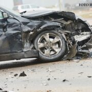 Automjet i dëmtuar në një aksident trafiku, fotografi ilustruese