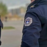 Zyrtarë të Policisë së Kosovës gjatë detyrës