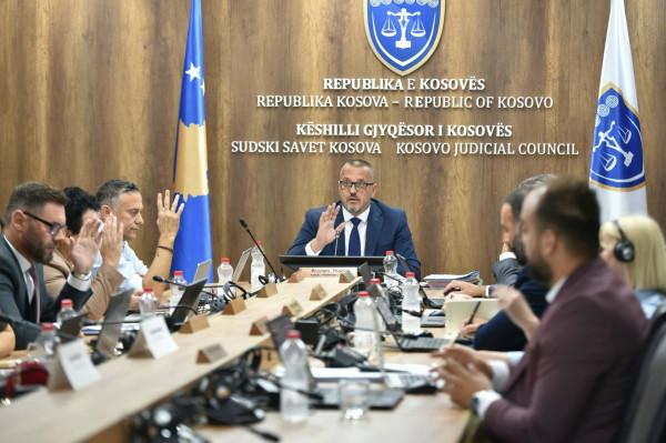 Anëtarët e Këshillit Gjyqësor të Kosovës gjatë mbledhjes