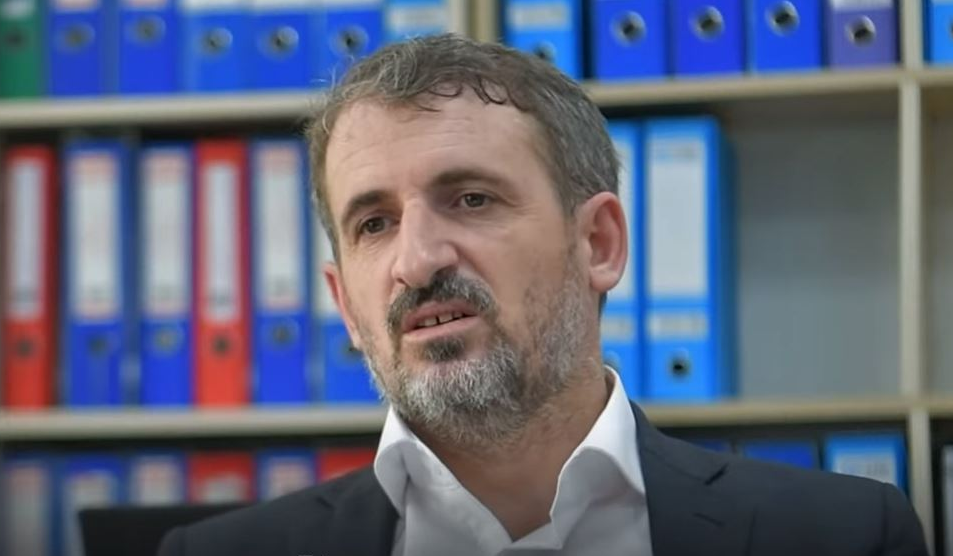 Ehat Miftaraj gjatë një paraqitjeje publike