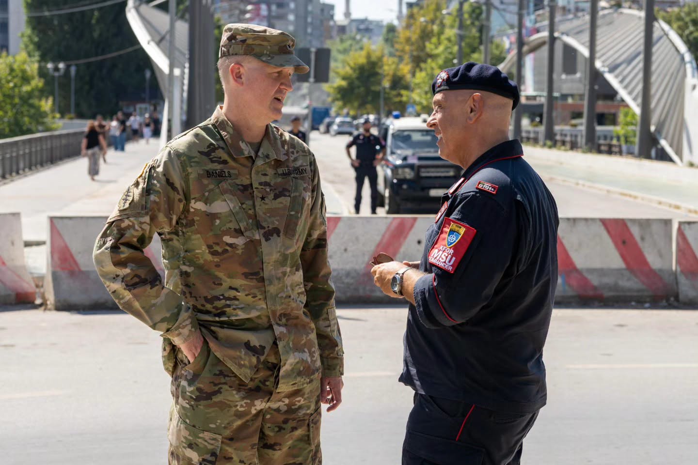 Gjeneral brigade Chad Daniels gjatë vizitës në Mitrovicë