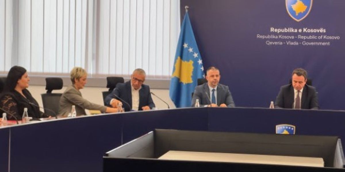 Albin Kurti në takim me përfaqësues të Luginës dhe Sanxhakut