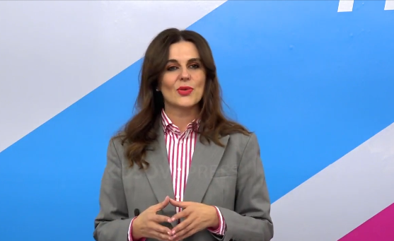 Vlora Çitaku gjatë një deklarimi publik