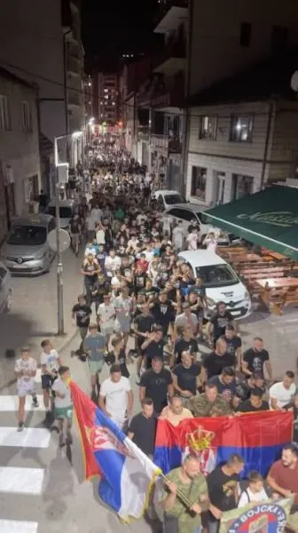 Pamje origjinale e tubimit në Zvornik pas vdekjes së Ratko Mladiqit