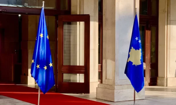 Flamujt e Bashkimit Evropian dhe Kosovës