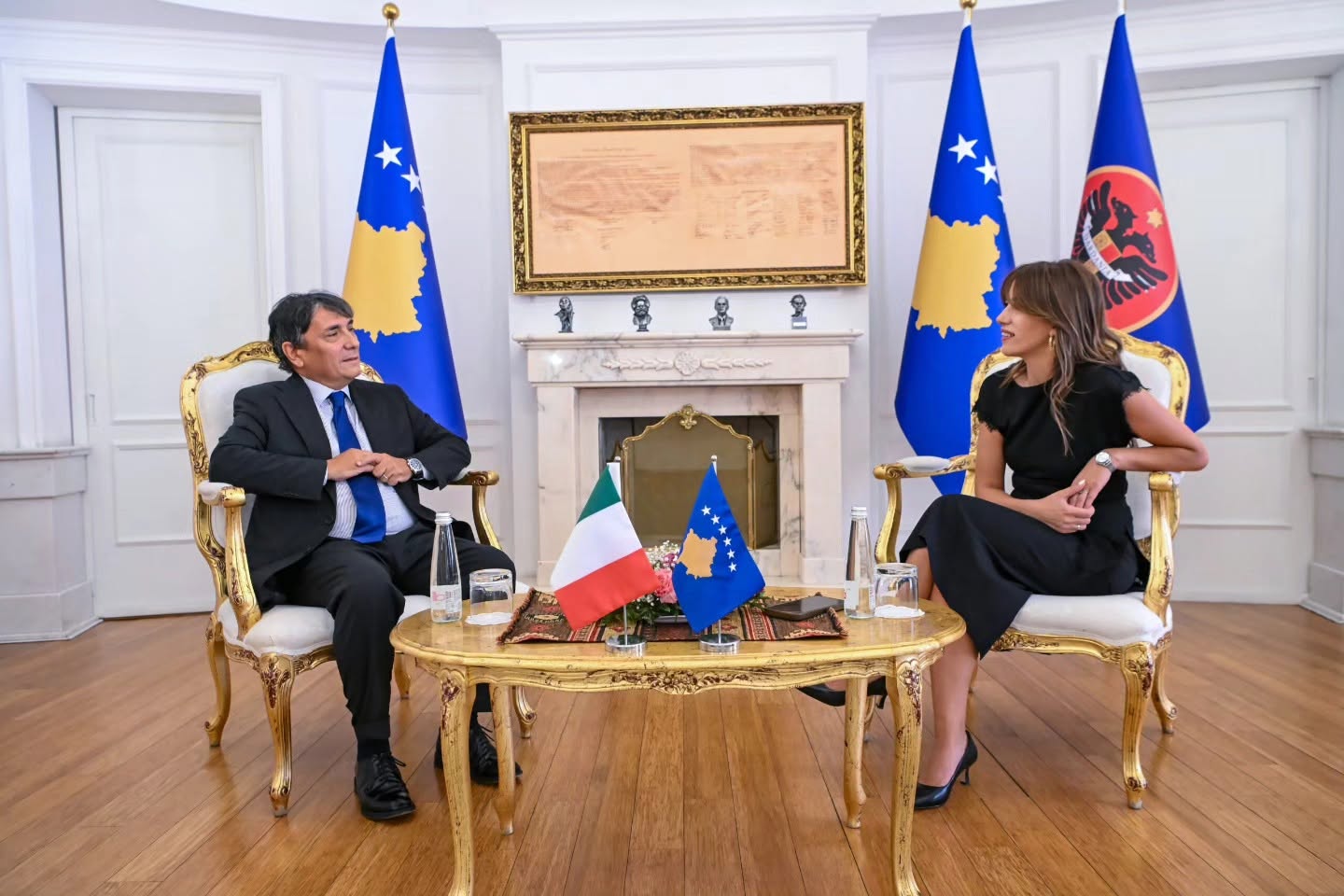 Maurizio Antonini dhe Albulena Haxhiu gjatë takimit