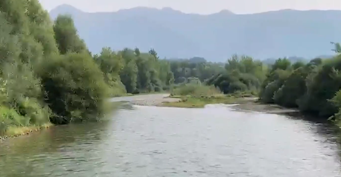 Pamje nga lumi Drini i Zi në zonën Bulqizë-Klos