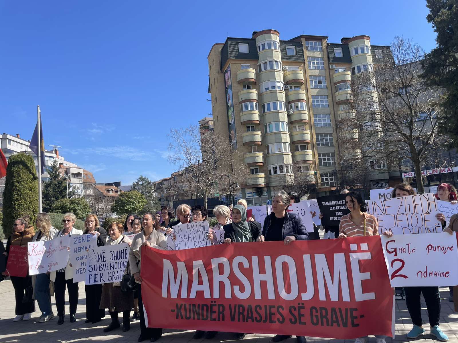 Pamje arkivore nga një marshim kundër vrasjes së grave në Prishtinë