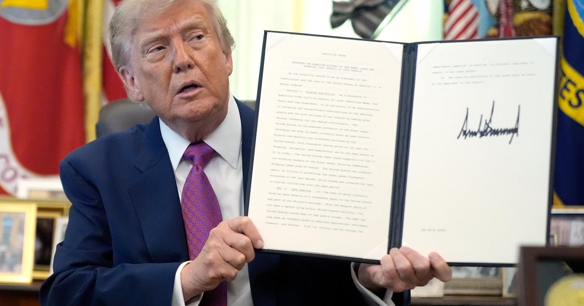 Donald Trump mban urdhrin ekzekutiv të sapofirmosur në Zyrën Ovale