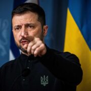 Presidenti i Ukrainës, Volodymyr Zelenskyy, para flamurit ukrainas