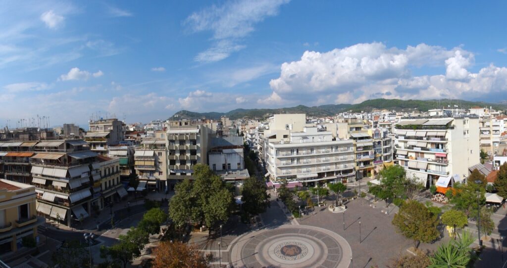 Stuhi me breshër godet Agrinion në Greqi, rrugët përmbyten përkohësisht