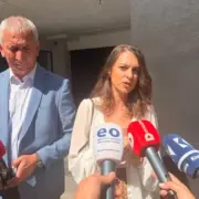 Doarsa Kica-Xhelili duke folur para mbledhjes së grupit parlamentar të LDK-së