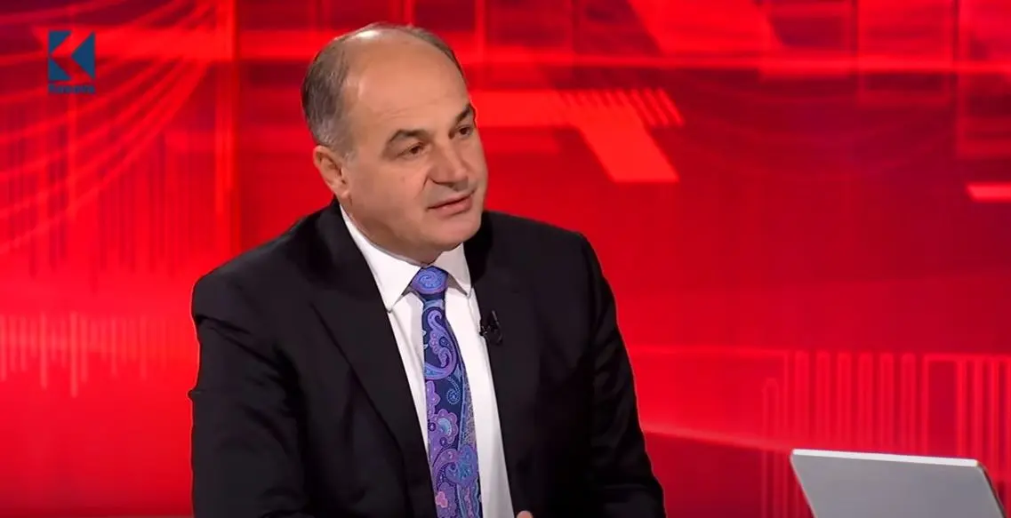Specialja preku direkt sovranitetin edhe të Shqipërisë