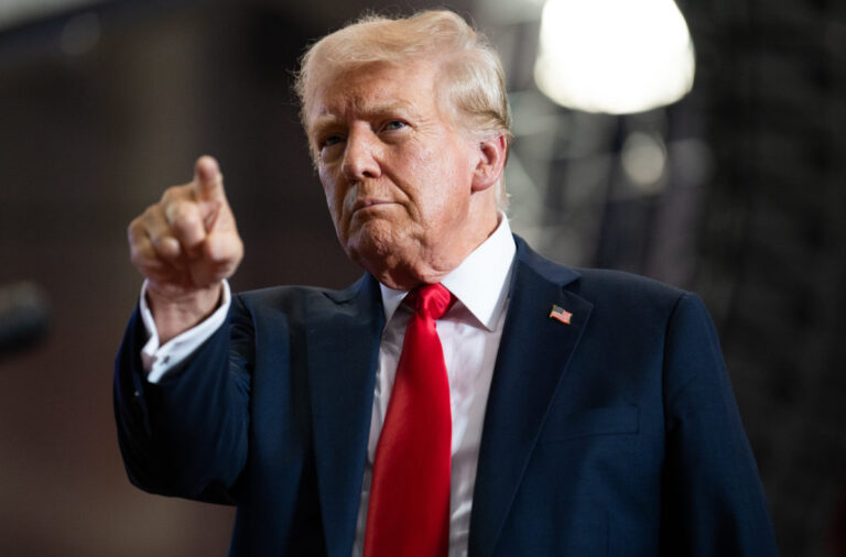 Trump nënshkruan ligjin