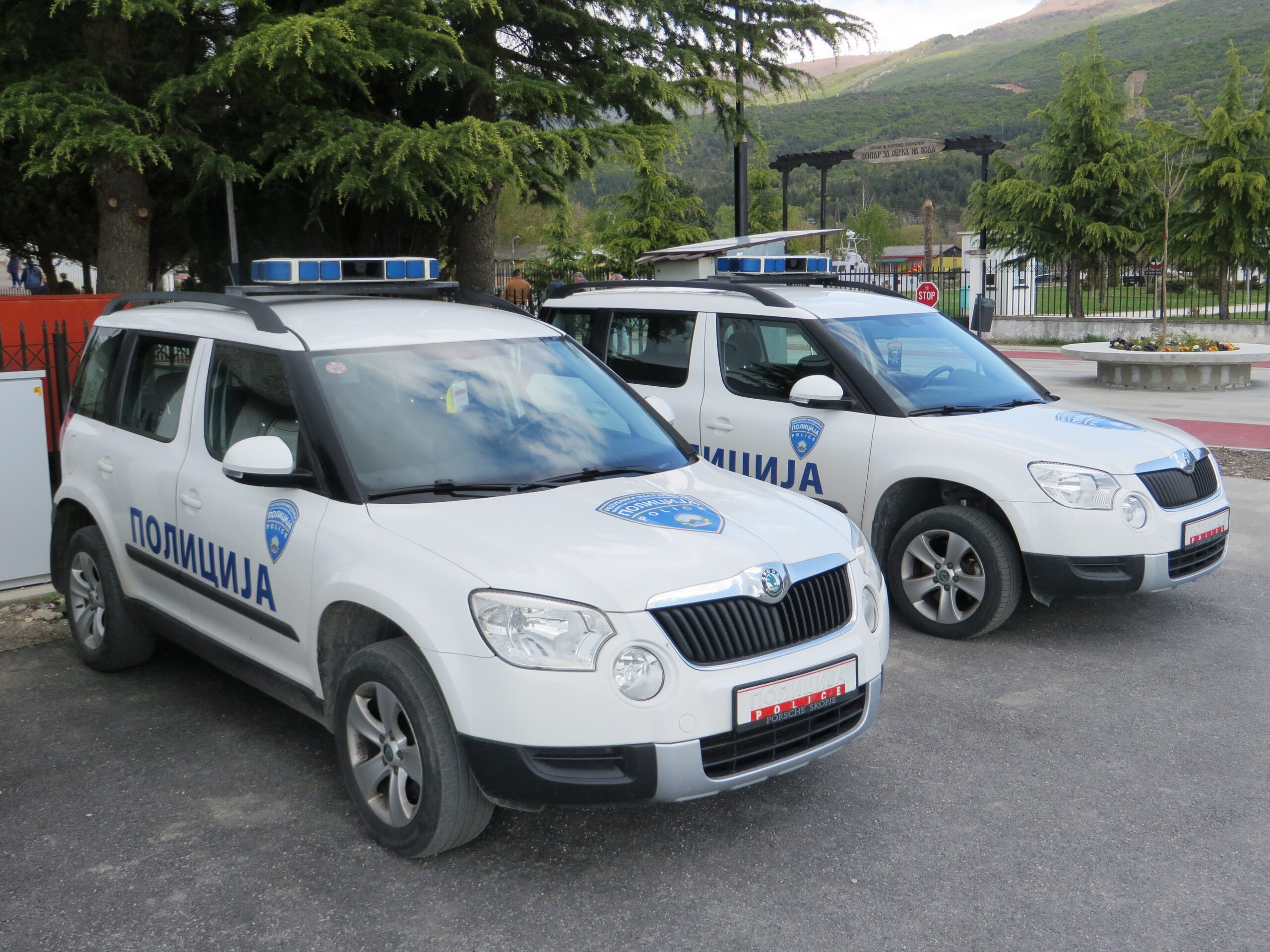 Tre të arrestuar në Shkup, dyshohen për përvetësimin e 2.26 milionë eurove nga tarifat e automjeteve