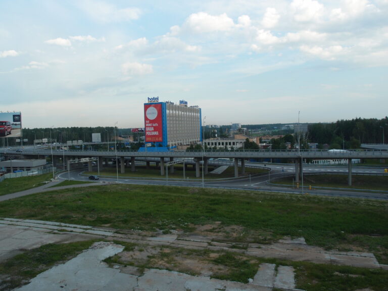 Dronët çrregullojnë aeroportet e Moskës, qindra fluturime anulohen ose vonohen