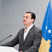 Albin Kurti gjatë një paraqitjeje publike