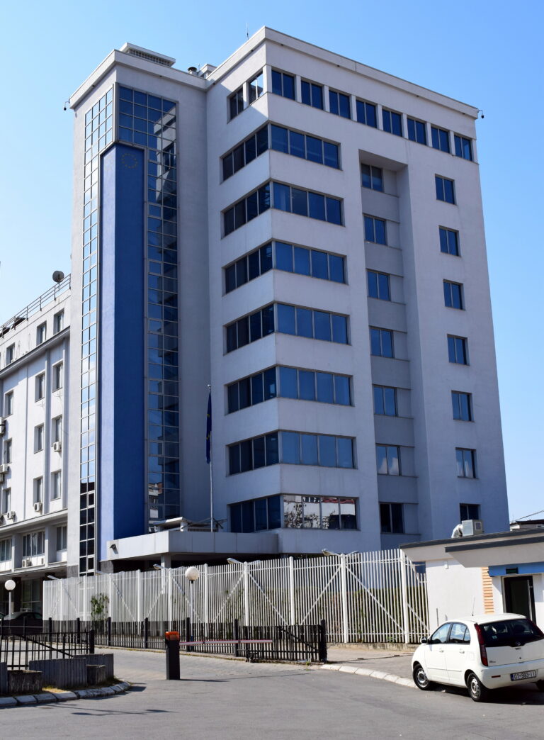 Përfaqësuesit e studentëve protestojnë para Zyrës së BE-së për procesin ndaj ish-krerëve të UÇK-së