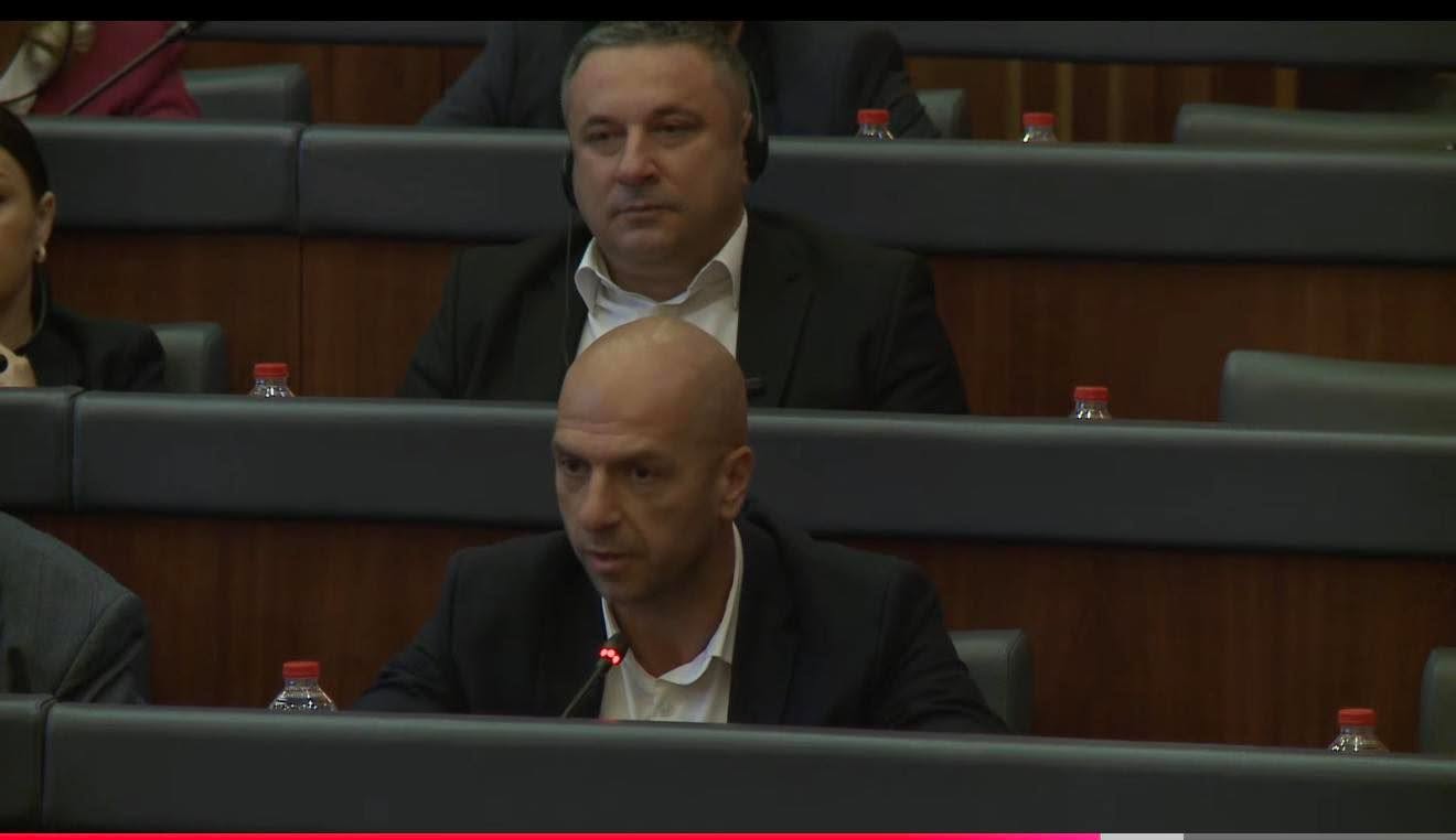 Si iu referua Sllavko Simiq Kuvendit gjatë propozimit?