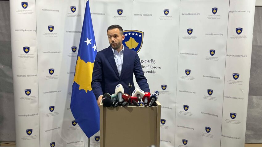 Albulena Haxhiu zotohet para PDK-së…