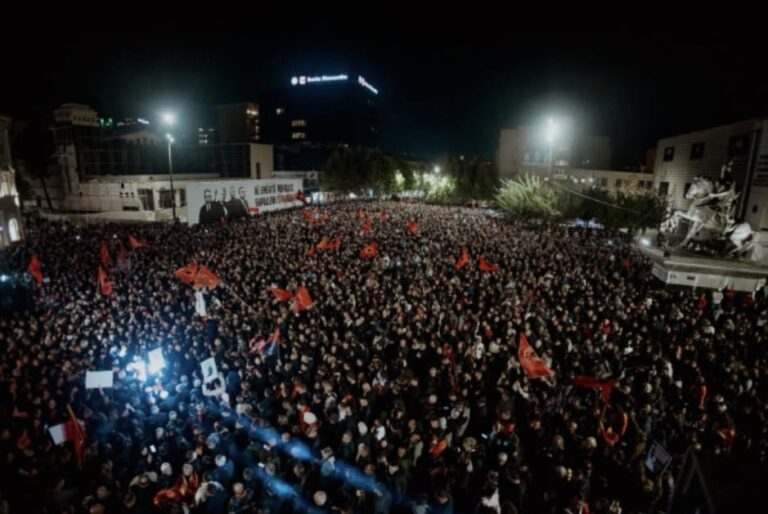 Haziri fton qytetarët të vendosin flamurin e UÇK-së në shtëpi