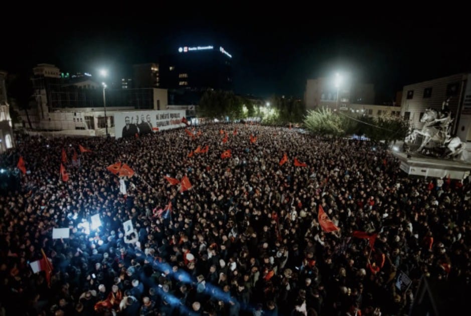 Haziri fton qytetarët të vendosin flamurin e UÇK-së në shtëpi