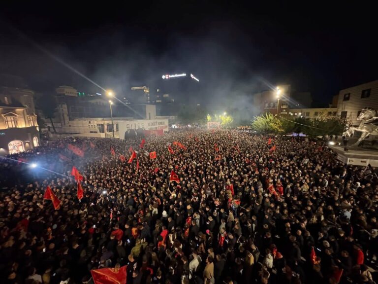 Morina kërkon drejtësi në protestën për ish-krerët e UÇK-së