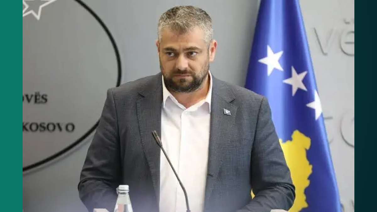 Pas Hagës, Hoti rikthen pritjen 27-vjeçare për të atin