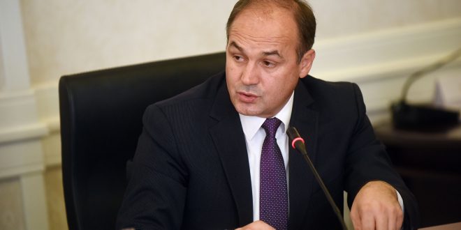 Hoxhaj rikthehet te arsimi, këtë herë në krye të komisionit