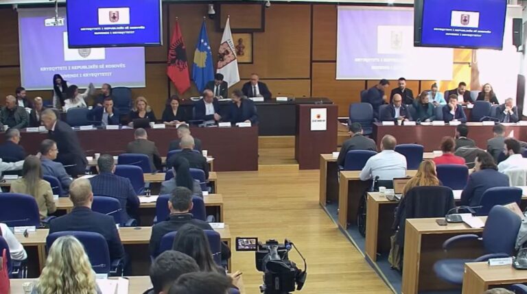 Sveçla kritikon projektin mbi 7 milionë te “Xhorxh Bush”