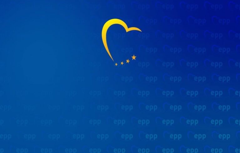 EPP dënon nderimet për Mladiqin, i lidh me shqyrtimin e SNS-së