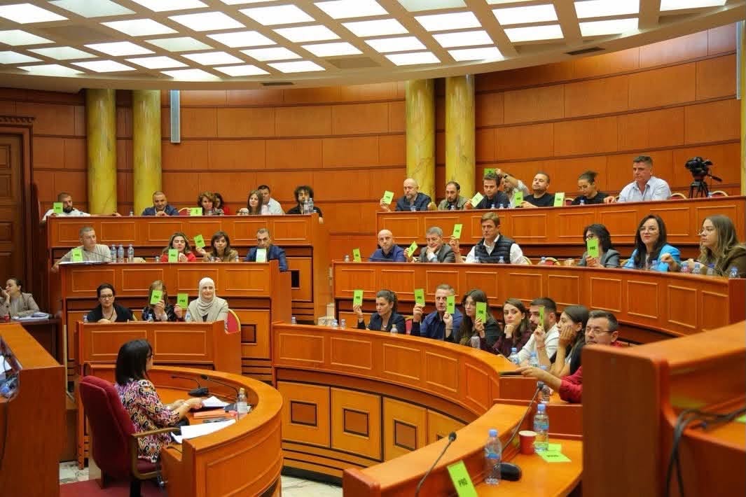Tirana shpall “Qytetarë Nderi” Thaçin, Veselin, Krasniqin dhe Selimin