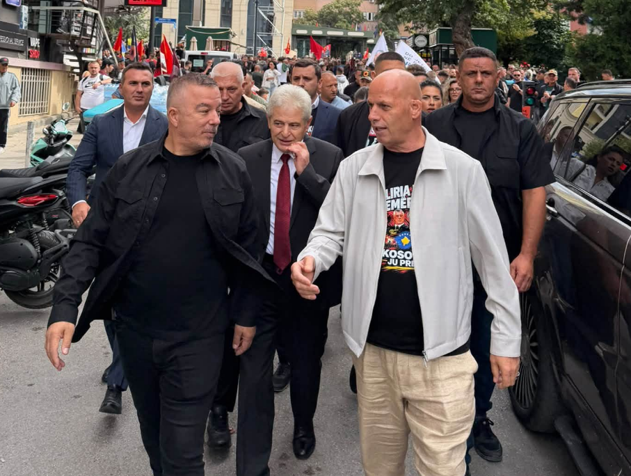 Lladrovci në Marshin për Liri, kujt ia drejtoi mesazhin?