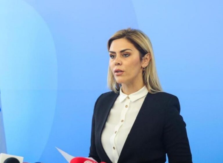 Deliu-Kodra: “Nuk mund të miratohen 35 ligje dhe të simulohet normalitet”