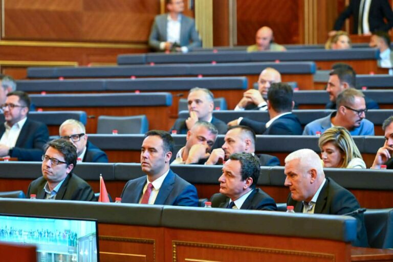 Kushtetuesja: Vonesa në konstituim nuk e shpërndan automatikisht Kuvendin
