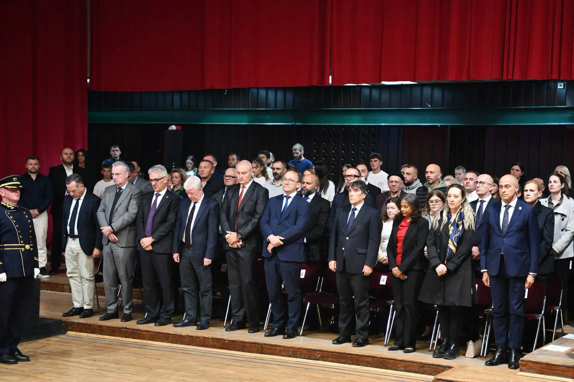 Ambasada amerikane nderon Bunjakun, Prattipati merr pjesë në përkujtimin e trevjetorit