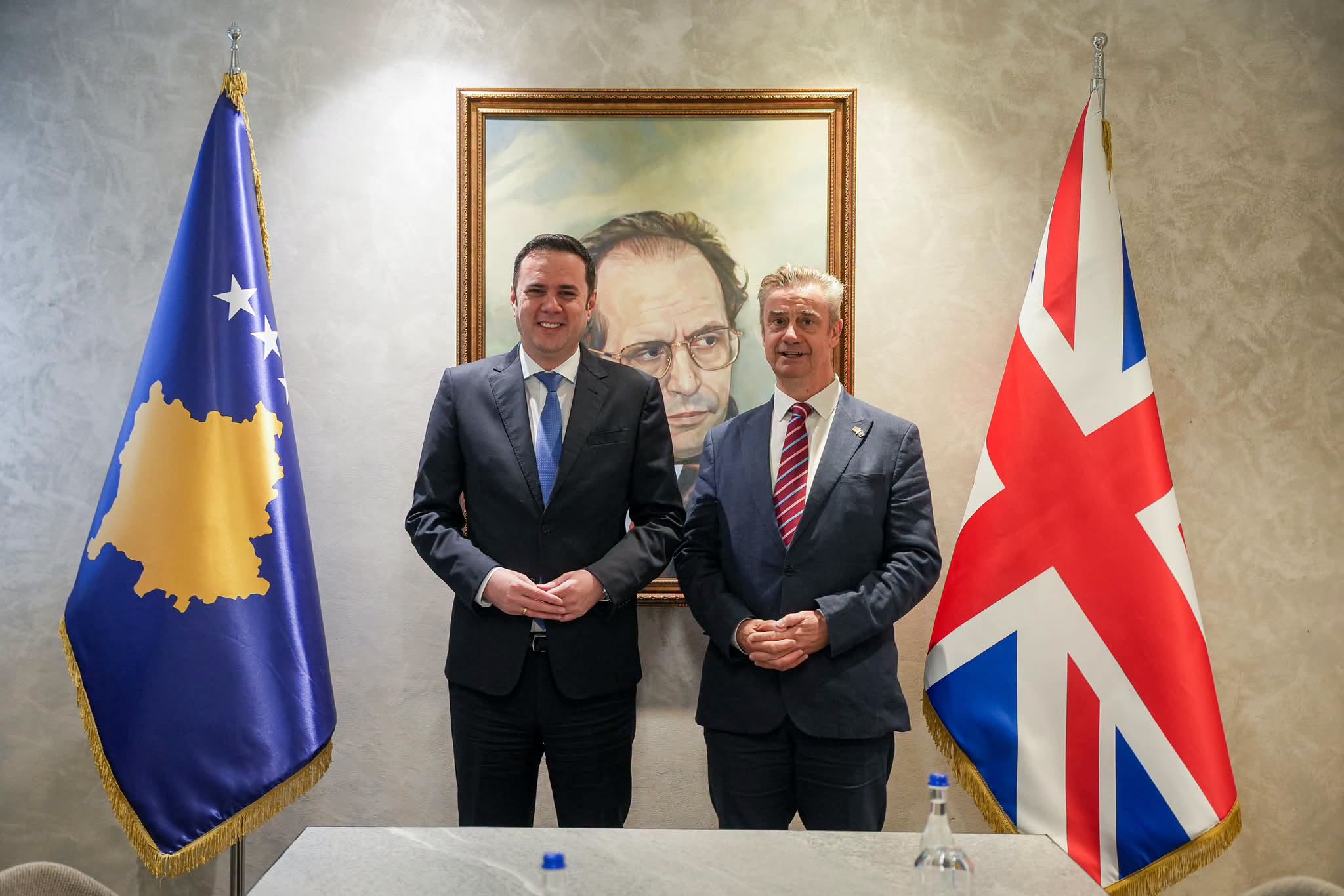 Konstituimi i institucioneve në diskutimet mes Abdixhikut dhe ambasadorit britanik