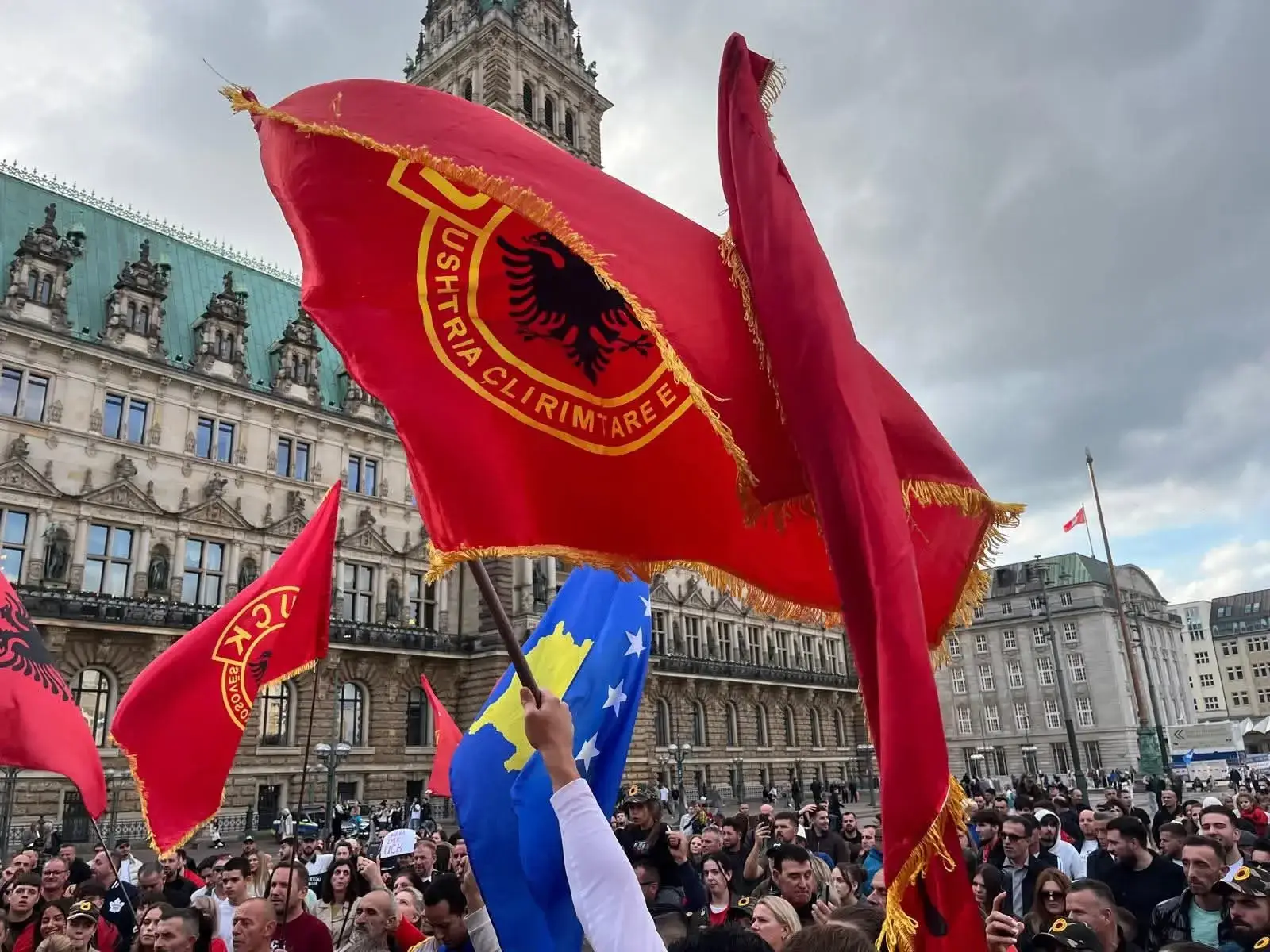 Diaspora paralajmëron protesta në Evropë për ish-krerët e UÇK-së