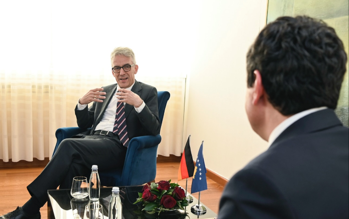 Rudolph pret rifillim të shpejtë të dialogut me Serbinë
