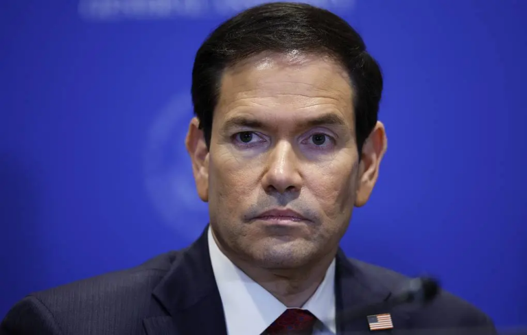 Rubio sheh dorë të huaj në Fairford, pa paraqitur prova